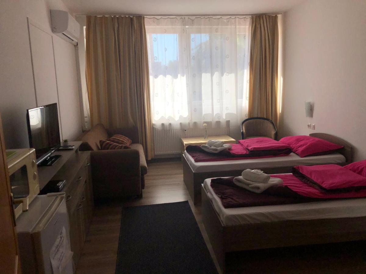 Hotel Almásy Vendégház Torokszentmiklos Esterno foto